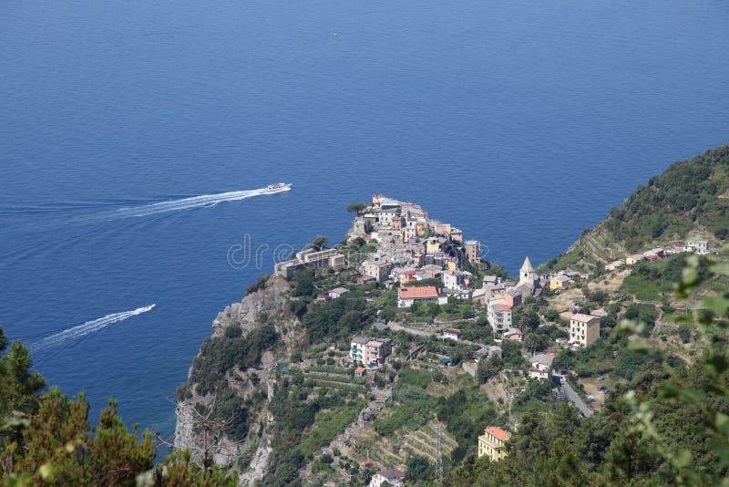 Italia Cinque Terre Riomaggiore Vista dal mare fotografie stock
