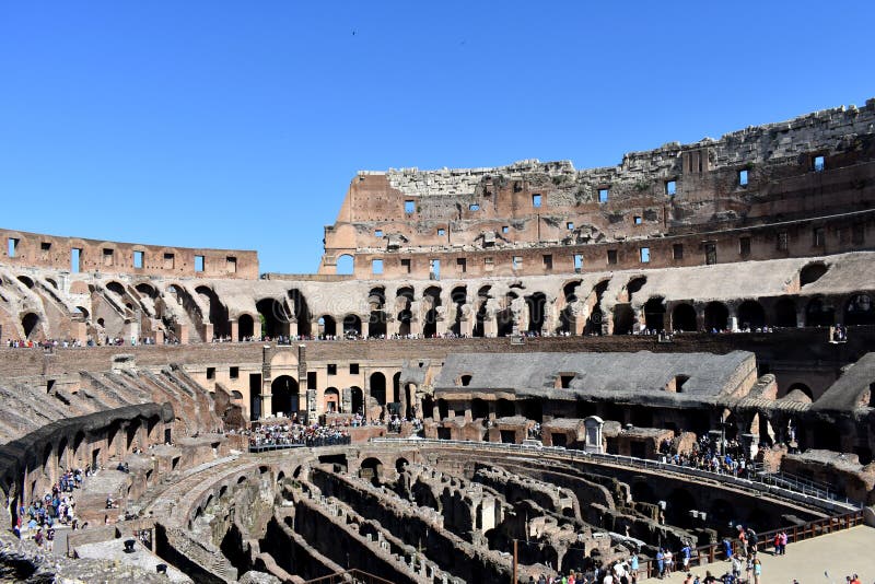 Italia, Roma, Colosseo Morning Colosseum Piazza del Colosseo fotografie stock libere da diritti Italia, Roma, Colosseo Morning Colosseum Piazza del Colosseo fotografie stock libere da diritti