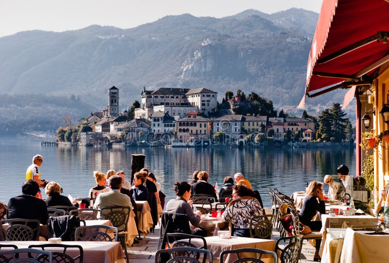 Italiaans restaurant op het meer