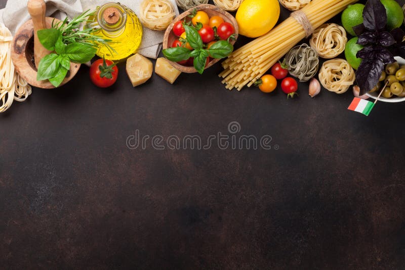 Italiaans voedsel De ingrediënten van deegwaren stock afbeelding Italiaans voedsel De ingrediënten van deegwaren stock afbeelding