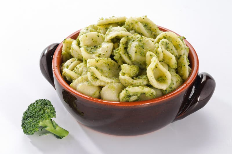 Italiaanse deegwaren, orecchiette met broccoli royalty-vrije stock fotografie Italiaanse deegwaren, orecchiette met broccoli royalty-vrije stock fotografie