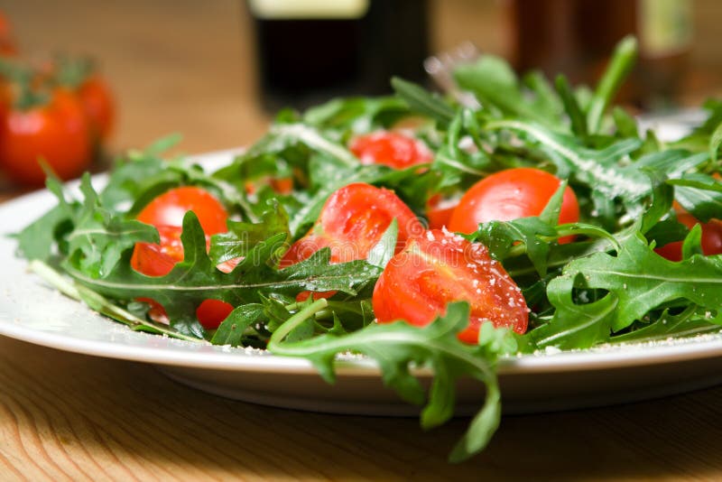 Italian salad with rucola and tomatoes