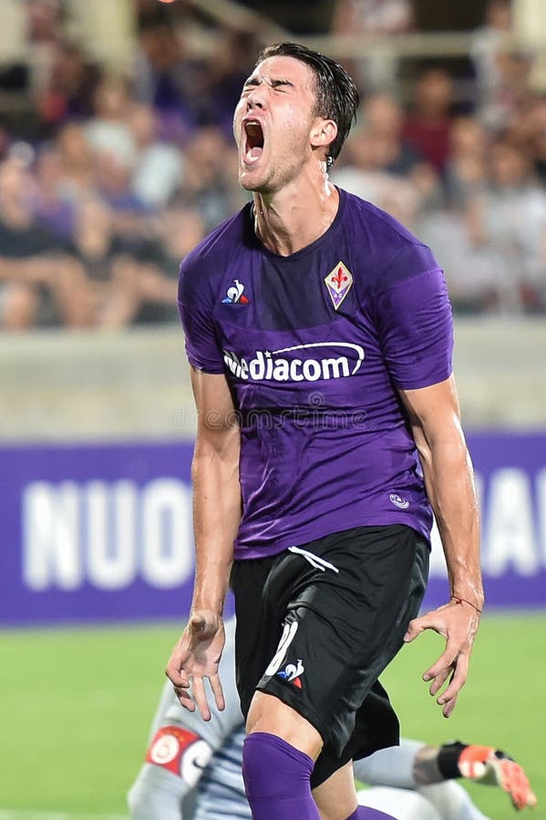 The player of acf fiorentina dusan vlahovic hi-res stock photography and  images - Page 2 - Alamy