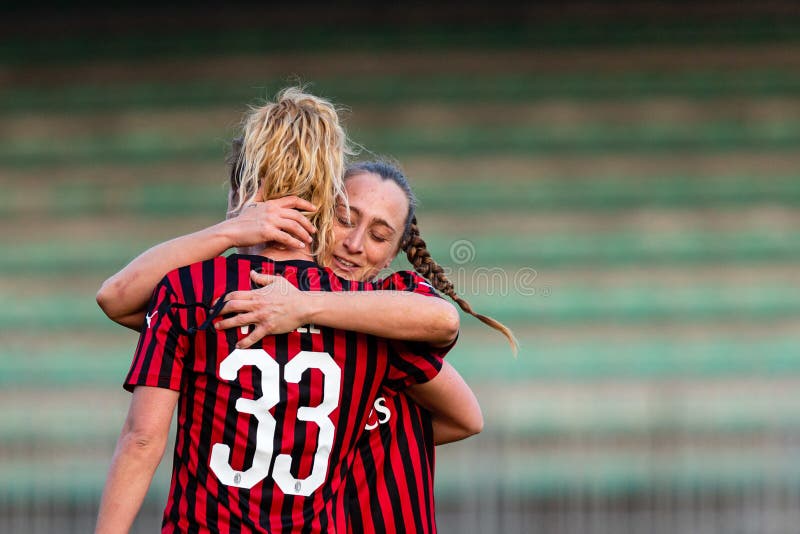 Valentina Giacinti (AC Milan) controlling the ball during AC Milan vs ACF  Fiorentina femminile, Italian foo - Photo .LiveMedia/Francesco Scaccianoce  Stock Photo - Alamy