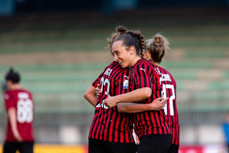 Valentina Giacinti (AC Milan) controlling the ball during AC Milan vs ACF  Fiorentina femminile, Italian foo - Photo .LiveMedia/Francesco Scaccianoce  Stock Photo - Alamy