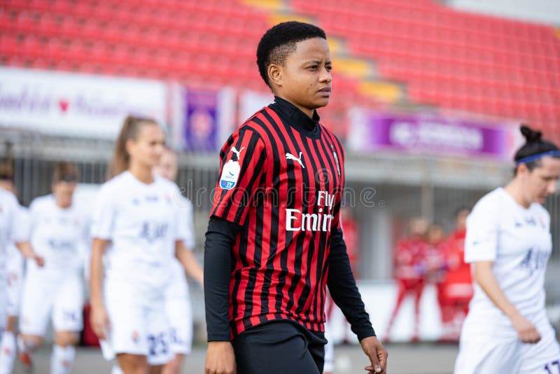 Valentina Giacinti (AC Milan) controlling the ball during AC Milan vs ACF  Fiorentina femminile, Italian foo - Photo .LiveMedia/Francesco Scaccianoce  Stock Photo - Alamy