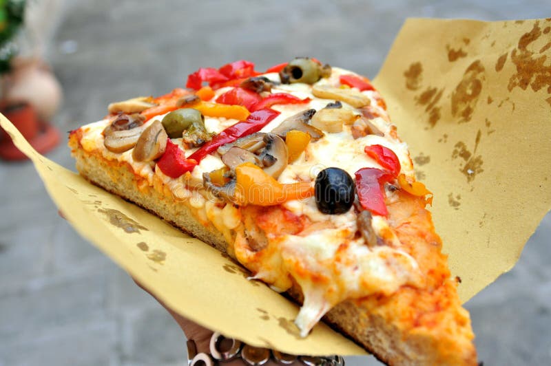 Italian vegetarian pizza on the streets of Italy stock photography Italian vegetarian pizza on the streets of Italy stock photography