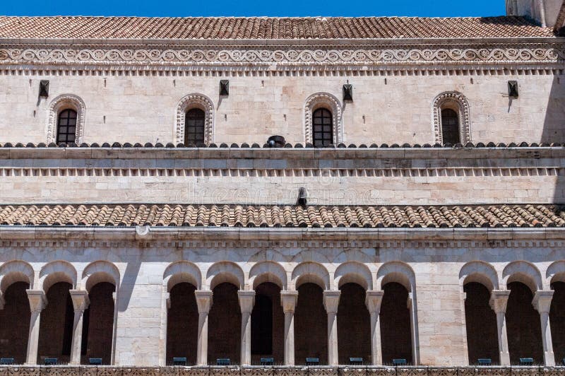 Italie Bari Cathédrale catholique de Saint-Sabino, XIIe siècle après JC La splendide perspective méridionale dans le style roman