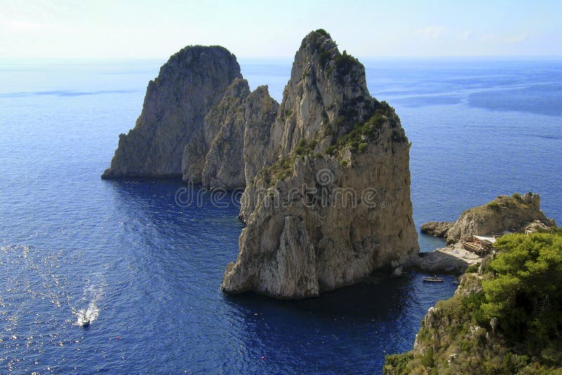 Italien Capri Insel und Faraglioni stockfotografie Italien Capri Insel und Faraglioni stockfotografie