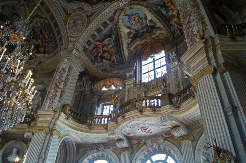 Italien Turin kunglig slott Stupinigi berömda stora Hall det största privata runda rummet av barock konst royaltyfria foton Italien Turin kunglig slott Stupinigi berömda stora Hall det största privata runda rummet av barock konst royaltyfria foton