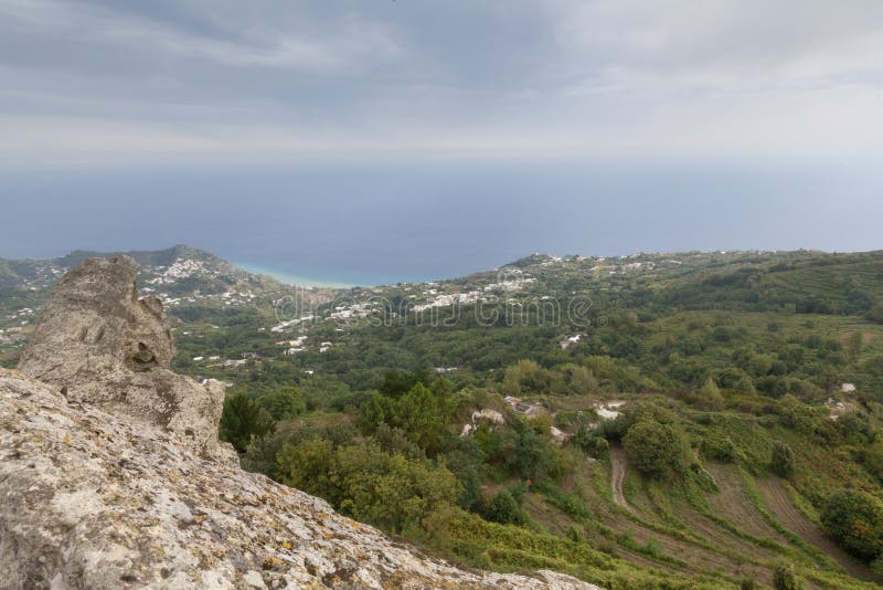Italien ö av ischiamonteepomeoen royaltyfria bilder