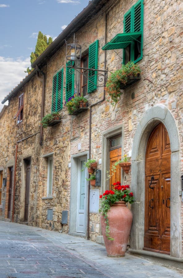 Italienische Kleinstadtansicht lizenzfreie stockfotos Italienische Kleinstadtansicht lizenzfreie stockfotos