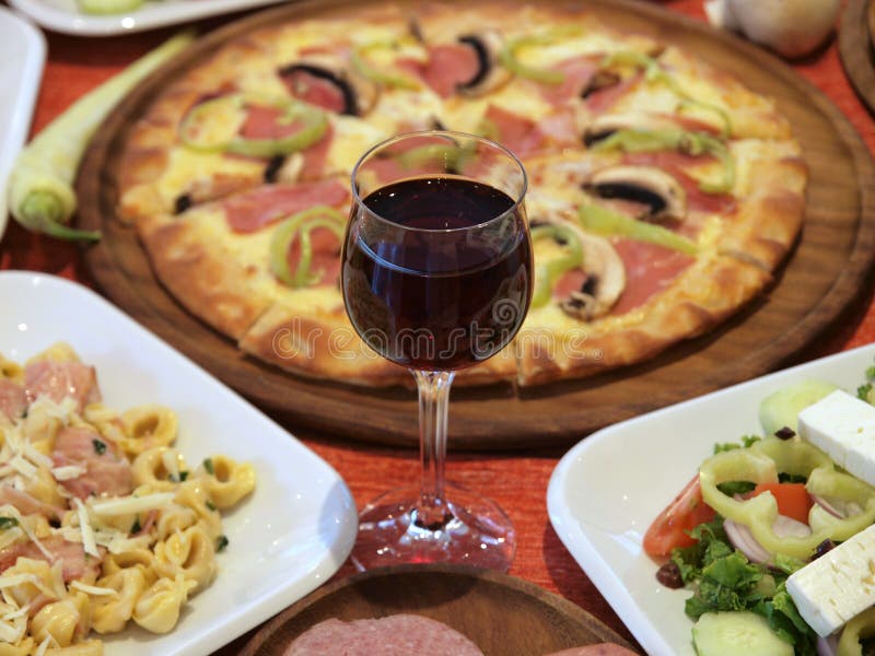 Italienische Nahrung und Wein stockfotos Italienische Nahrung und Wein stockfotos