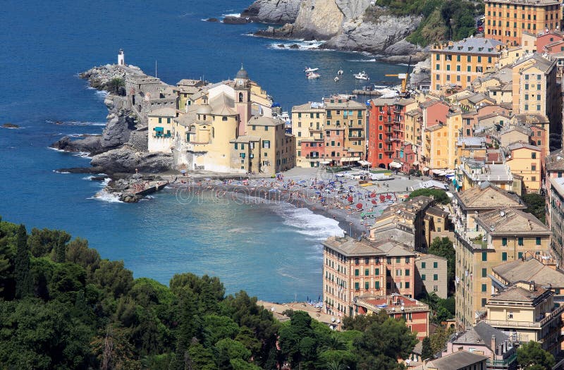 Italienisches Dorf Camogli entlang dem Golfo Paradiso lizenzfreie stockfotos Italienisches Dorf Camogli entlang dem Golfo Paradiso lizenzfreie stockfotos