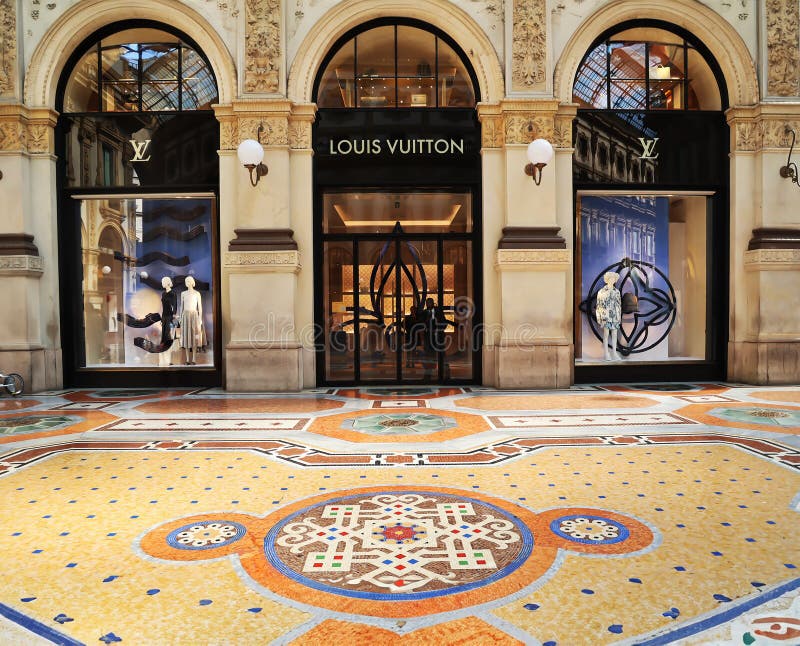 Louis Vuitton Store in Galleria Vittorio Emanuele II Editorial Photography  - Image of mall, italia: 182034942