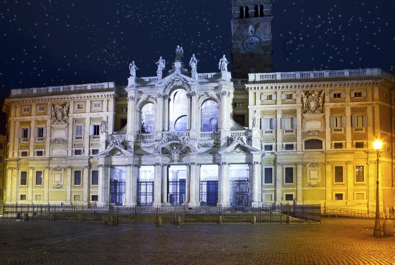 Italy roma Basílica do maggiore de Santa Maria na iluminação da noite fotos de stock Italy roma Basílica do maggiore de Santa Maria na iluminação da noite fotos de stock