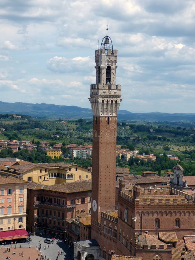 Itália Sienne Vista de Piazza del Campo e Palazzo Publico da Facciatone fotografia de stock Itália Sienne Vista de Piazza del Campo e Palazzo Publico da Facciatone fotografia de stock