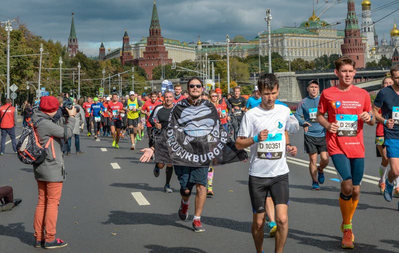 2016 09 25: IV maratón de Moscú 36.a distancia del maratón del kilómetro imagen de archivo libre de regalías 2016 09 25: IV maratón de Moscú 36.a distancia del maratón del kilómetro imagen de archivo libre de regalías