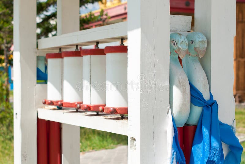 Ivolginsky datsan, modlitewni koła zdjęcia stock Ivolginsky datsan, modlitewni koła zdjęcia stock