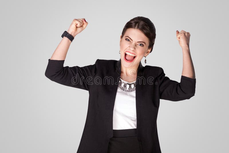 Ja gewinne ich! Freuender Sieg der optimistischen Geschäftsfrau des Glückes lizenzfreies stockbild Ja gewinne ich! Freuender Sieg der optimistischen Geschäftsfrau des Glückes lizenzfreies stockbild