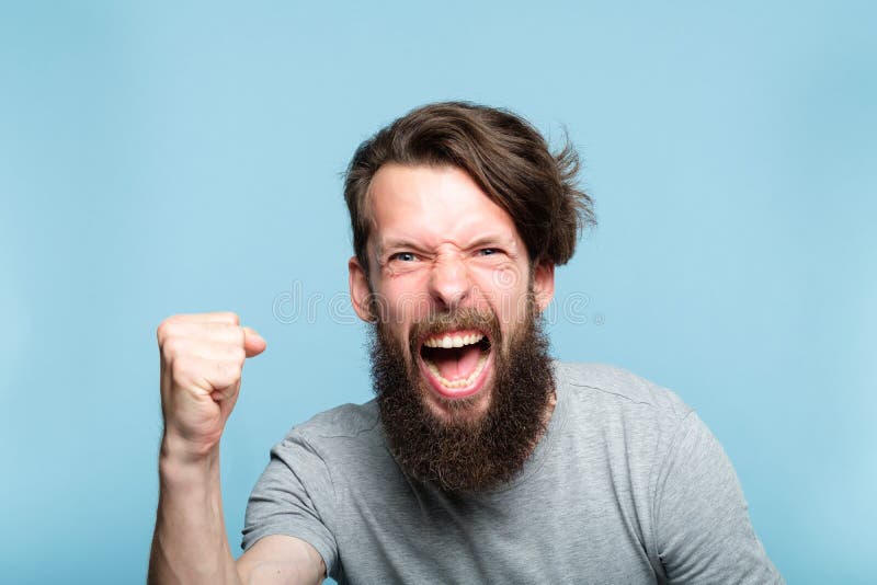 Ja Opgewekte Opgewonden De Mensenwinst Van De Succesvreugde Het Lachen  Stock Foto - Image of gebaar, expressief: 126497090, image size:800x534