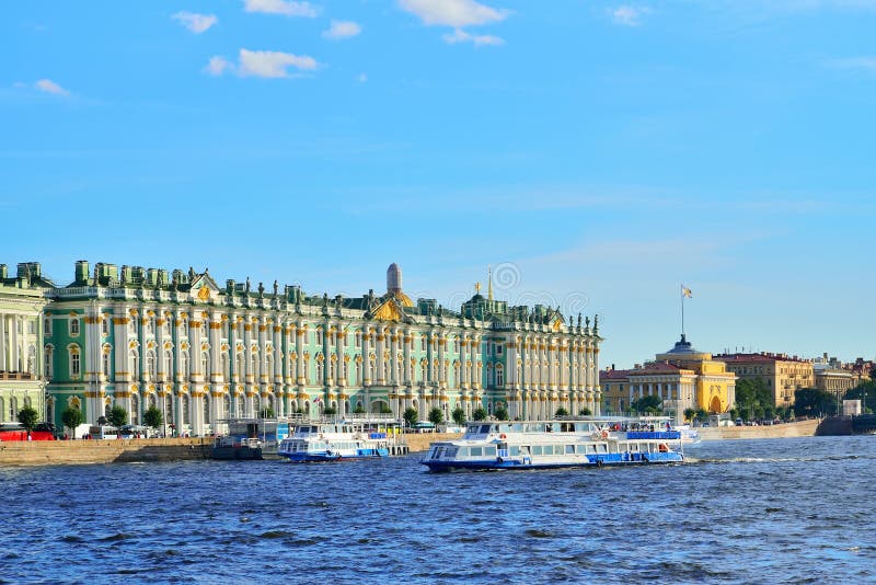 Download Jachthafen Mit Booten Auf Dem Fluss Neva Nahe Dem Winter-Palast Sonnig Stockbild - Bild von ufer, lieferung: 106801937