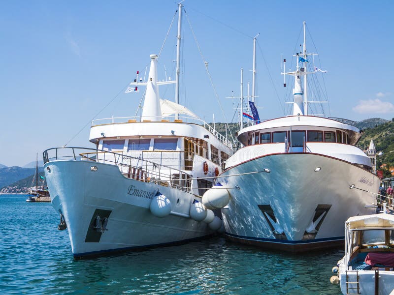 Jachty przy Dubrovnik marina zdjęcie royalty free Jachty przy Dubrovnik marina zdjęcie royalty free