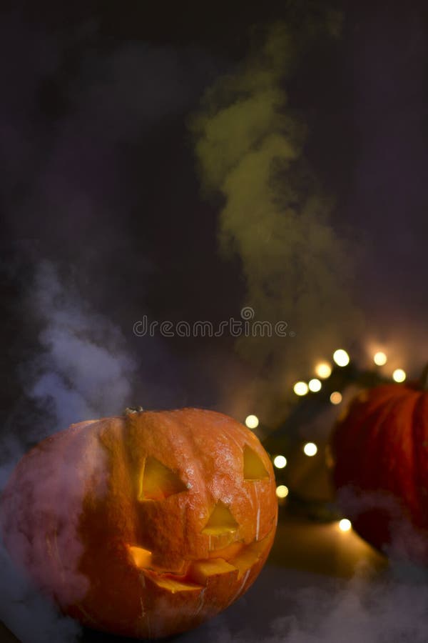 Jack O de pompoenen van Lantaarnhalloween, brandende kaarsen Symbool van Halloween royalty-vrije stock afbeelding Jack O de pompoenen van Lantaarnhalloween, brandende kaarsen Symbool van Halloween royalty-vrije stock afbeelding