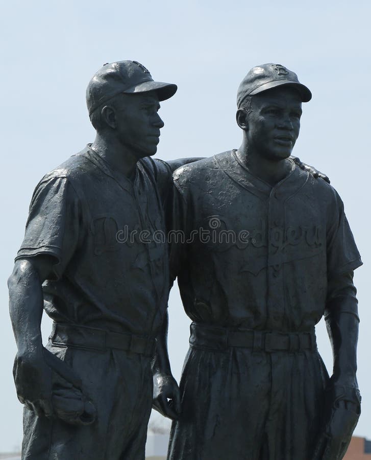 Jackie Robinson and Pee Wee Reese Statue in Brooklyn – Stock Editorial  Photo © zhukovsky #29632145