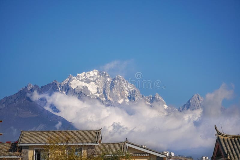 Jade Dragon Snow Mountain Lijiang, Yunnan Kina arkivbilder Jade Dragon Snow Mountain Lijiang, Yunnan Kina arkivbilder