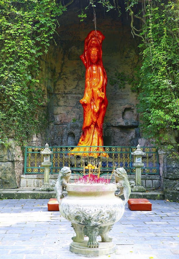 The jade statue of avalokiteshvara female buddha