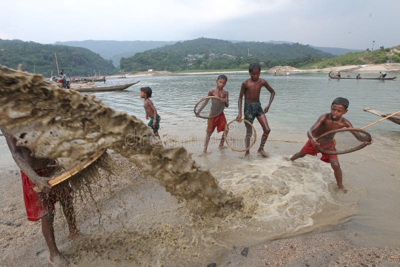 Jaflong-Steinpunkt Bei Sylhet Redaktionelles Foto - Bild von pumpen ...