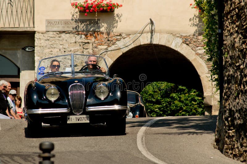 Jaguar XK120 al Gran Premio storico 2017 di Bergamo fotografie stock Jaguar XK120 al Gran Premio storico 2017 di Bergamo fotografie stock