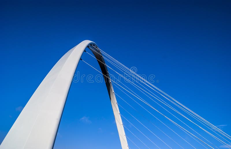 Jahrtausend-Brücke - Kai stockfoto Jahrtausend-Brücke - Kai stockfoto