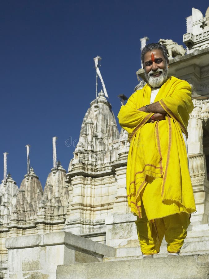 Jain Temple priest - Ranakpur - India