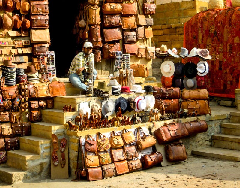 Jaisalmer De Couro Da Loja Do Artesanato Foto Editorial Imagem de loja, descubra 38380711 Armario Para Ropa Blanca ~ Jaisalmer De Couro Da Loja Do Artesanato Foto Editorial Imagem de loja, descubra 38380711