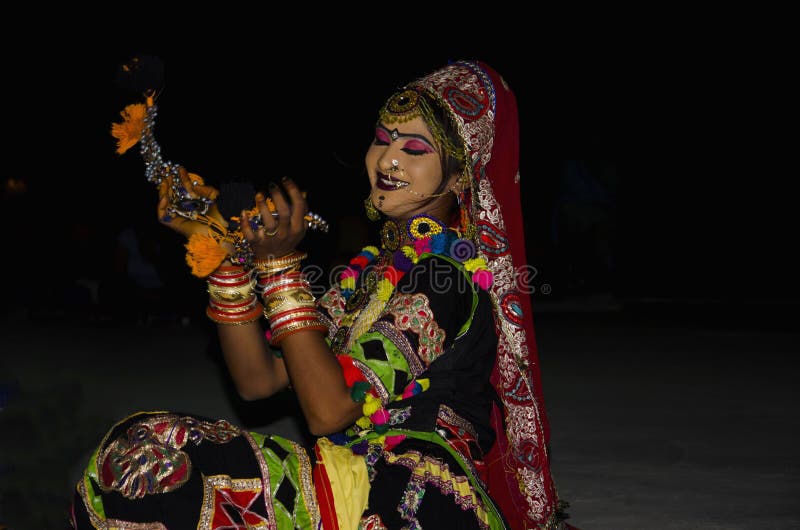 JAISALMER, RAJASTHAN, INDIA, November 2018, Dancer Performs Folk Dance at  Sam Sand Dunes Editorial Stock Photo - Image of north, indian: 144400748