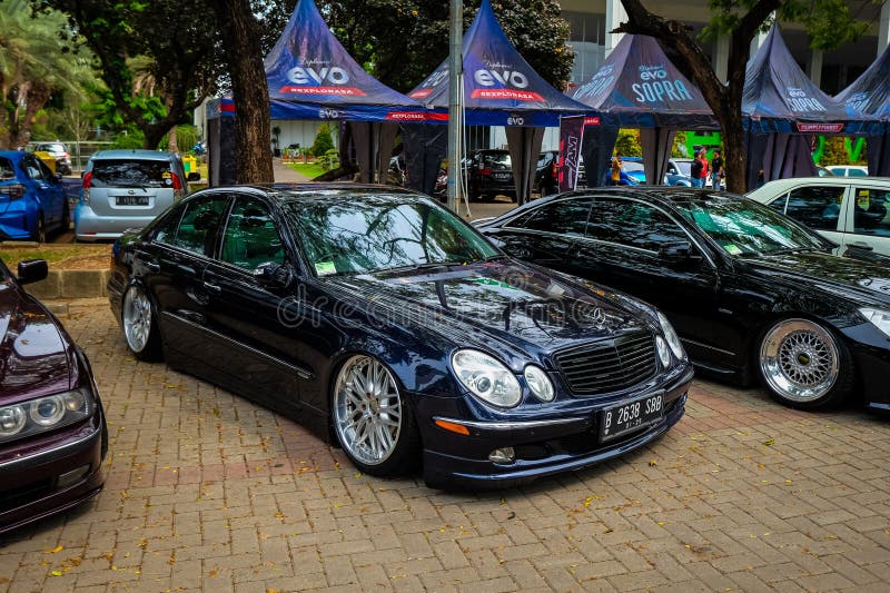 Mercedes Benz W211 E240 Stance Tuning 