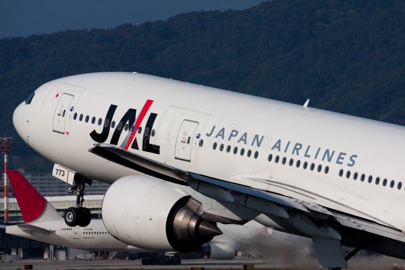 JAL Boeing 767 At Itami AIRPORT royalty free stock photos