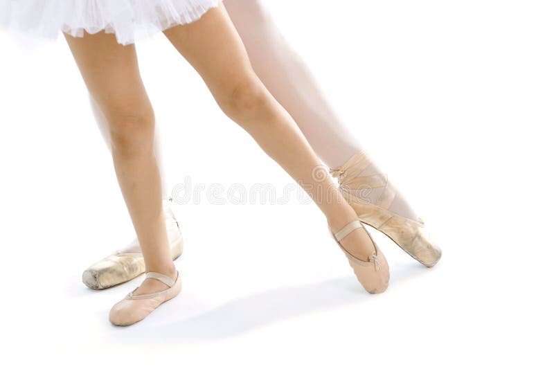 Jambes et pieds de professeur classique et d'apprendre de danseur classique la position de formation d'élève image stock Jambes et pieds de professeur classique et d'apprendre de danseur classique la position de formation d'élève image stock