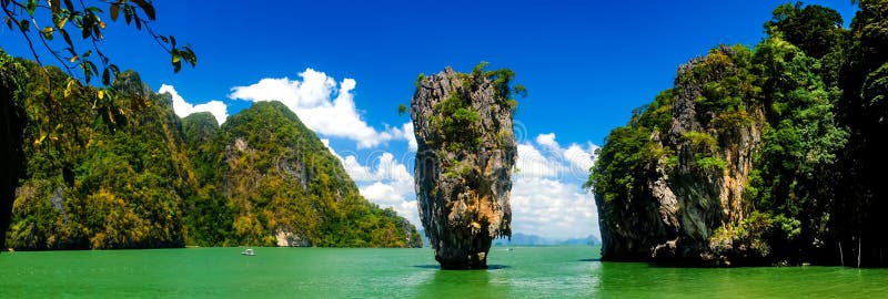 James Bond island Khao Phing Kan big landscape