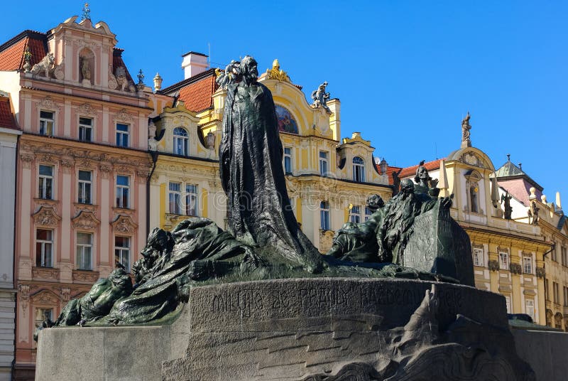 Jan Hus Memorial Statue i Prague arkivfoto Jan Hus Memorial Statue i Prague arkivfoto