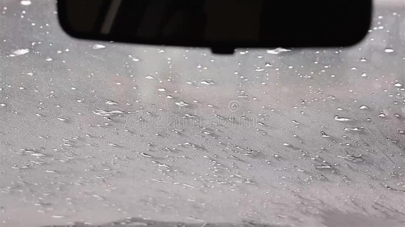 Janela de lavagem do carro dentro da vista