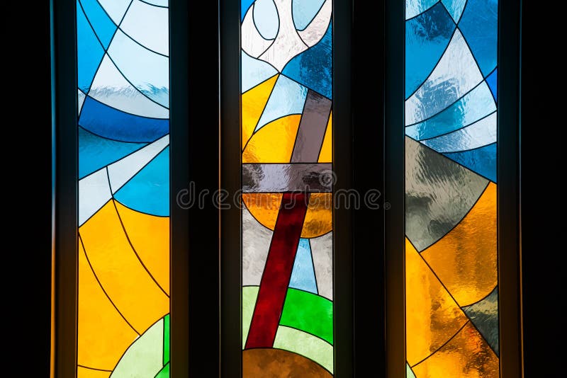 Janelas de vitral denominadas modernas imagem de stock Janelas de vitral denominadas modernas imagem de stock