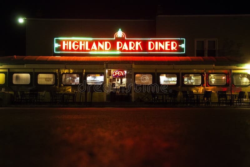 Jantar de Highland Park na noite em Rochester New York foto de stock royalty free Jantar de Highland Park na noite em Rochester New York foto de stock royalty free
