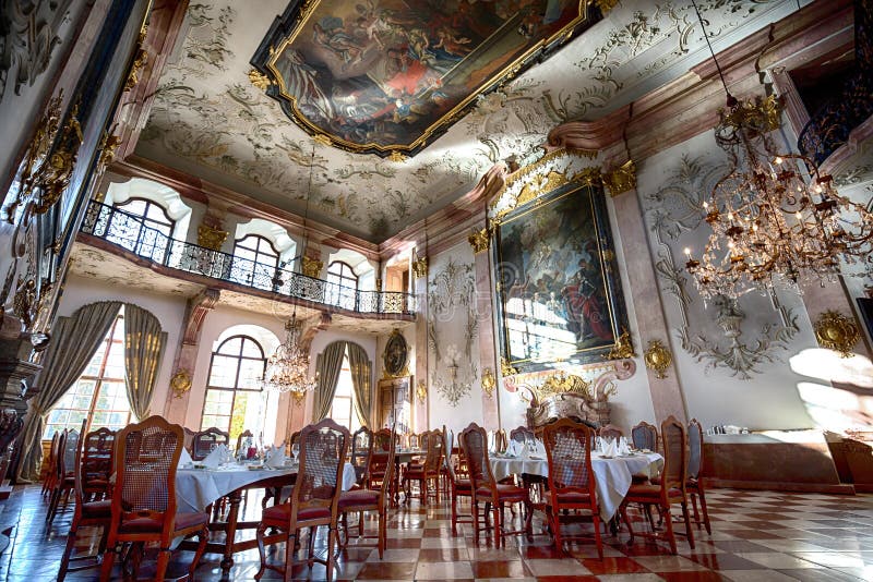 Jantar setup em um castelo medieval imagem de stock royalty free Jantar setup em um castelo medieval imagem de stock royalty free