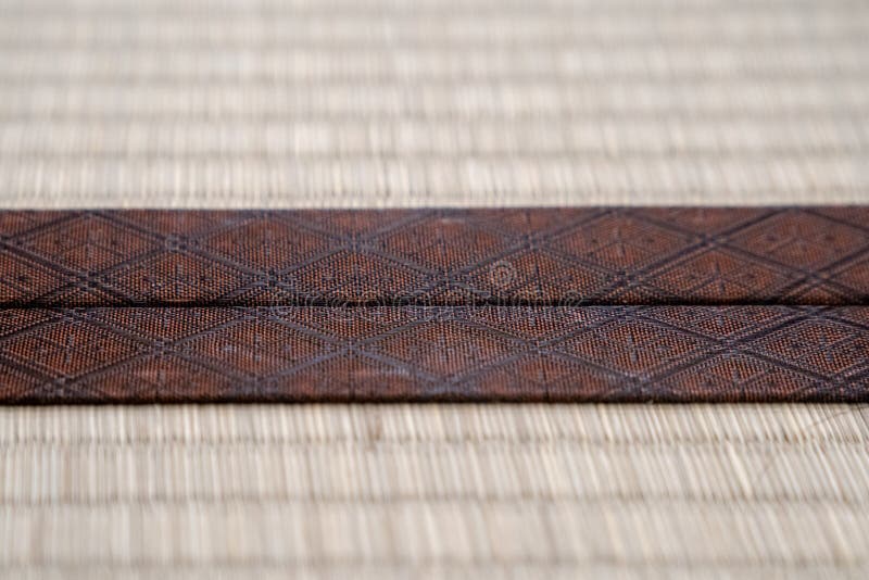 Jante traditionnelle de tapis du Japon Tatami de cru haut étroit image libre de droits Jante traditionnelle de tapis du Japon Tatami de cru haut étroit image libre de droits