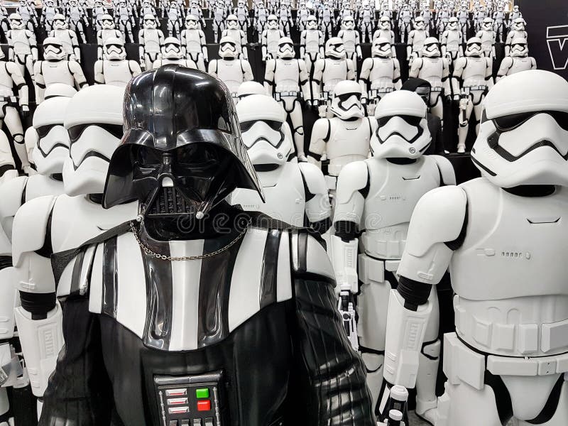 JAPAN, TOKYO, Akihabara, 10 - JULI, 2017: De sterrenoorlog van blootstellingsmodellen stelt stormtroopers en Darth Vader voor stock afbeeldingen JAPAN, TOKYO, Akihabara, 10 - JULI, 2017: De sterrenoorlog van blootstellingsmodellen stelt stormtroopers en Darth Vader voor stock afbeeldingen