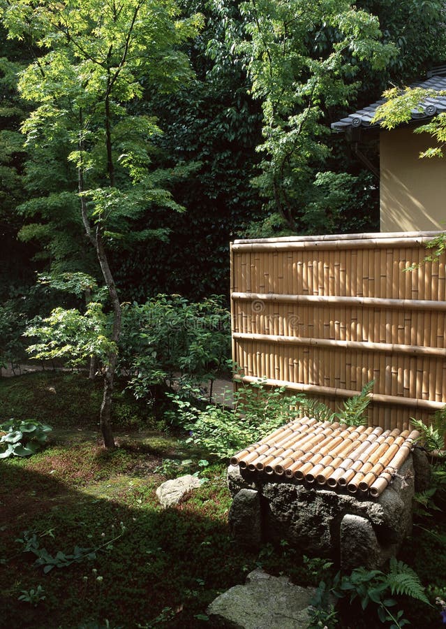 Alte Japanische Wand Mit Dach Und Retro