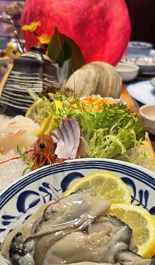 Japanische Lebensmittelsashimi Mit Garnelen-Surf-Muscheln ...